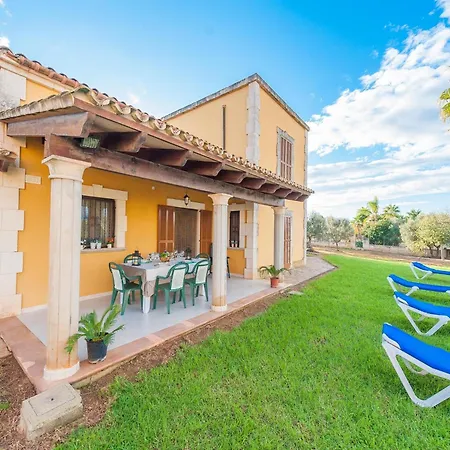 Grand With Garden Furniture Вилла